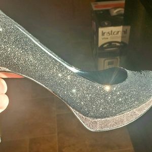 Vince Camuto Black and Gray Sparkle Pumps